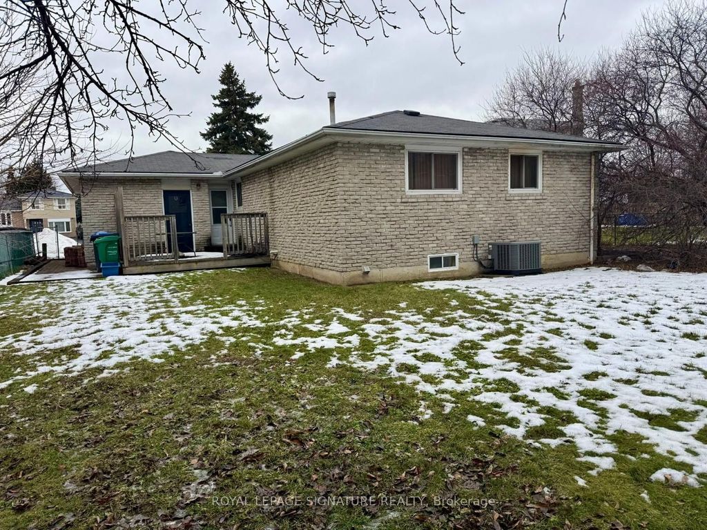 Photo of 14 Grassington Court, Brampton, ON L6S 1Z4 (MLS # W12734072)