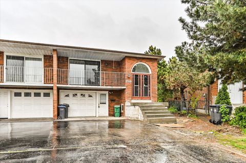 2619 Chisholm Court Mississauga ON L5C 3H9