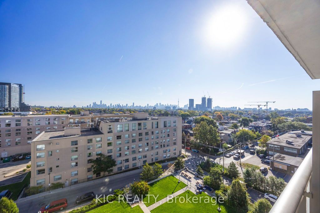 Photo of 812 Lansdowne Avenue #901, Toronto, ON M6H 4K5 (MLS # W12674938)