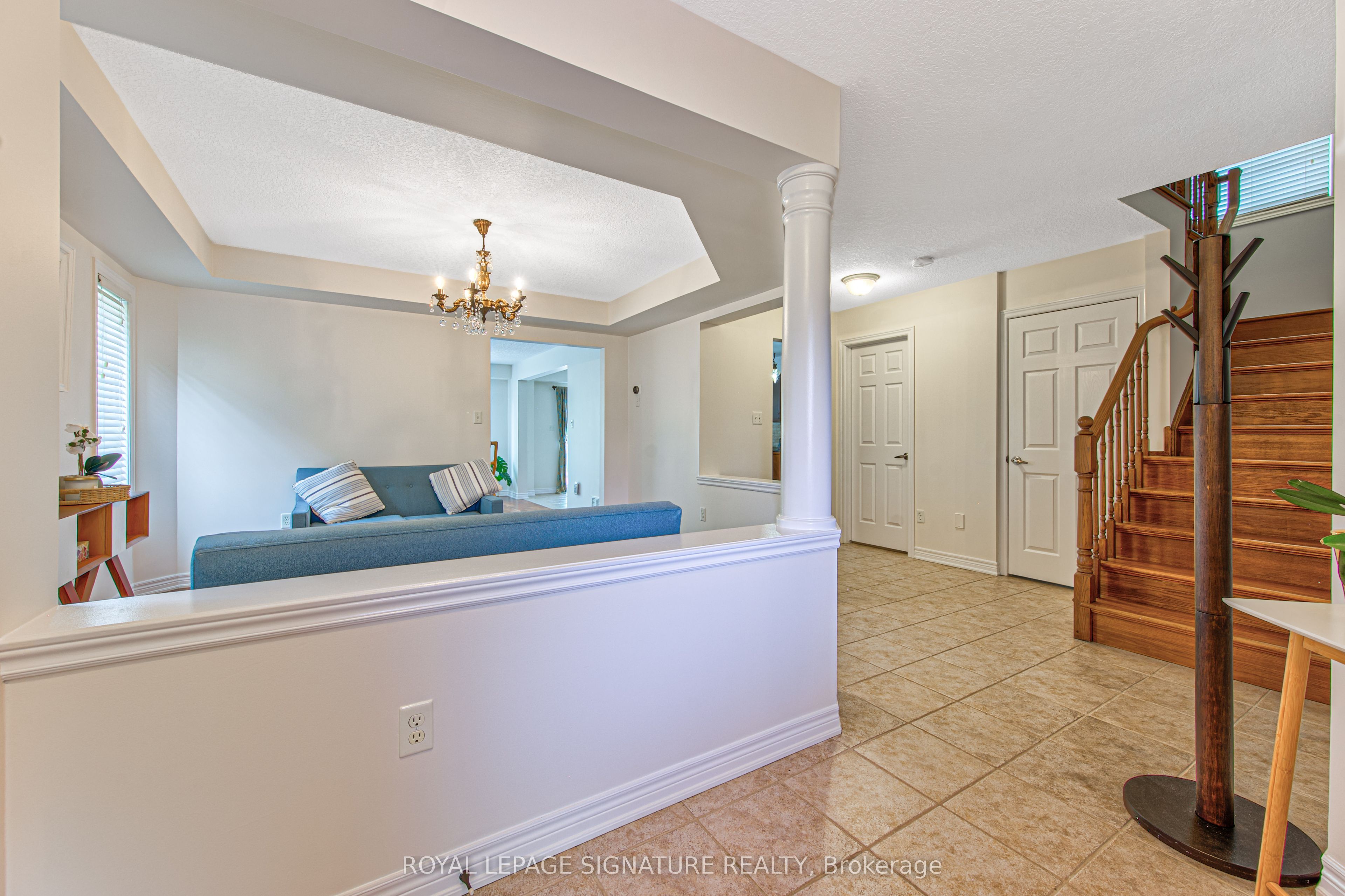 270 Springvalley Crescent