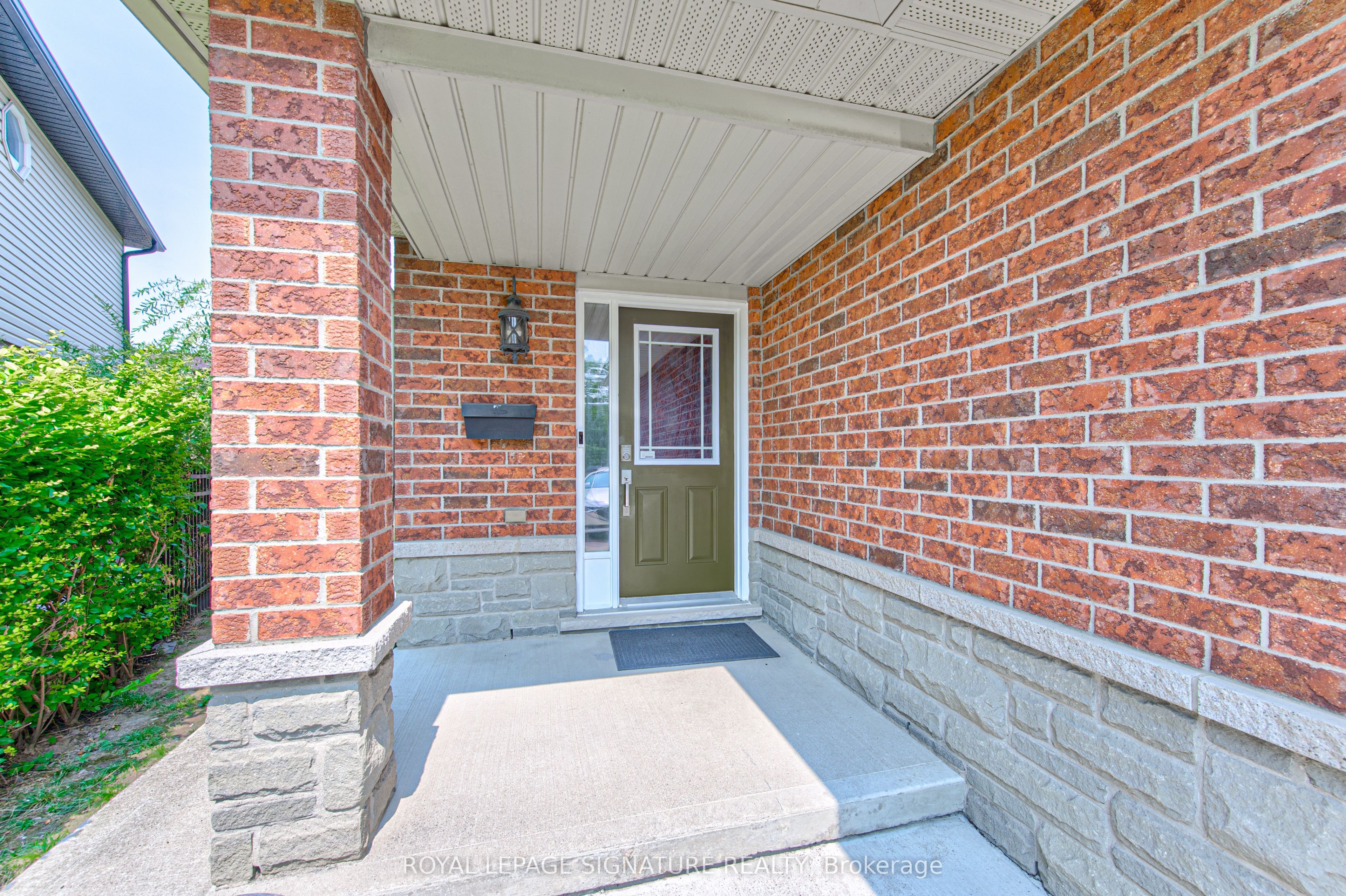 270 Springvalley Crescent