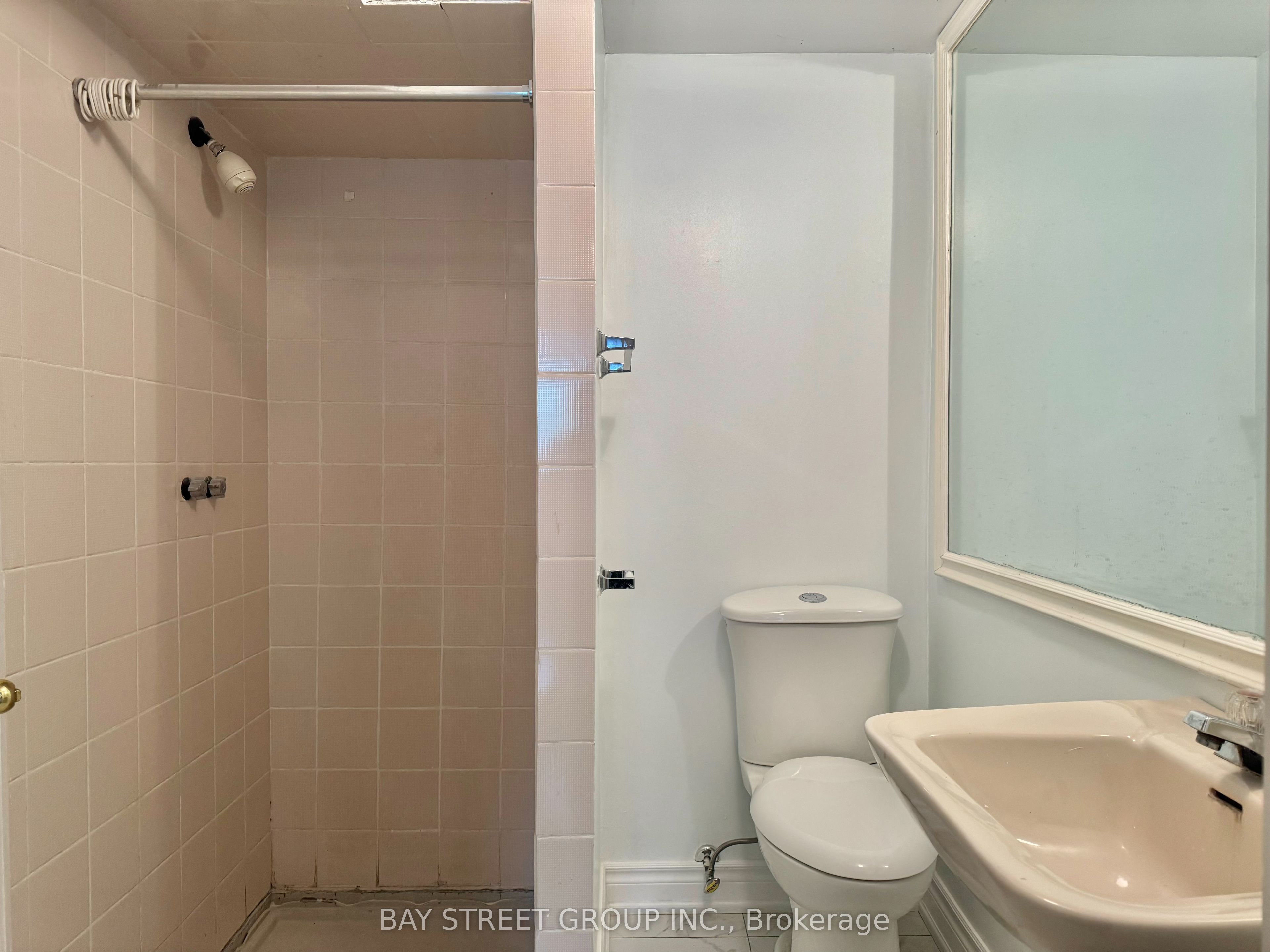 8 Queensgate Court One Bedroom In Basement