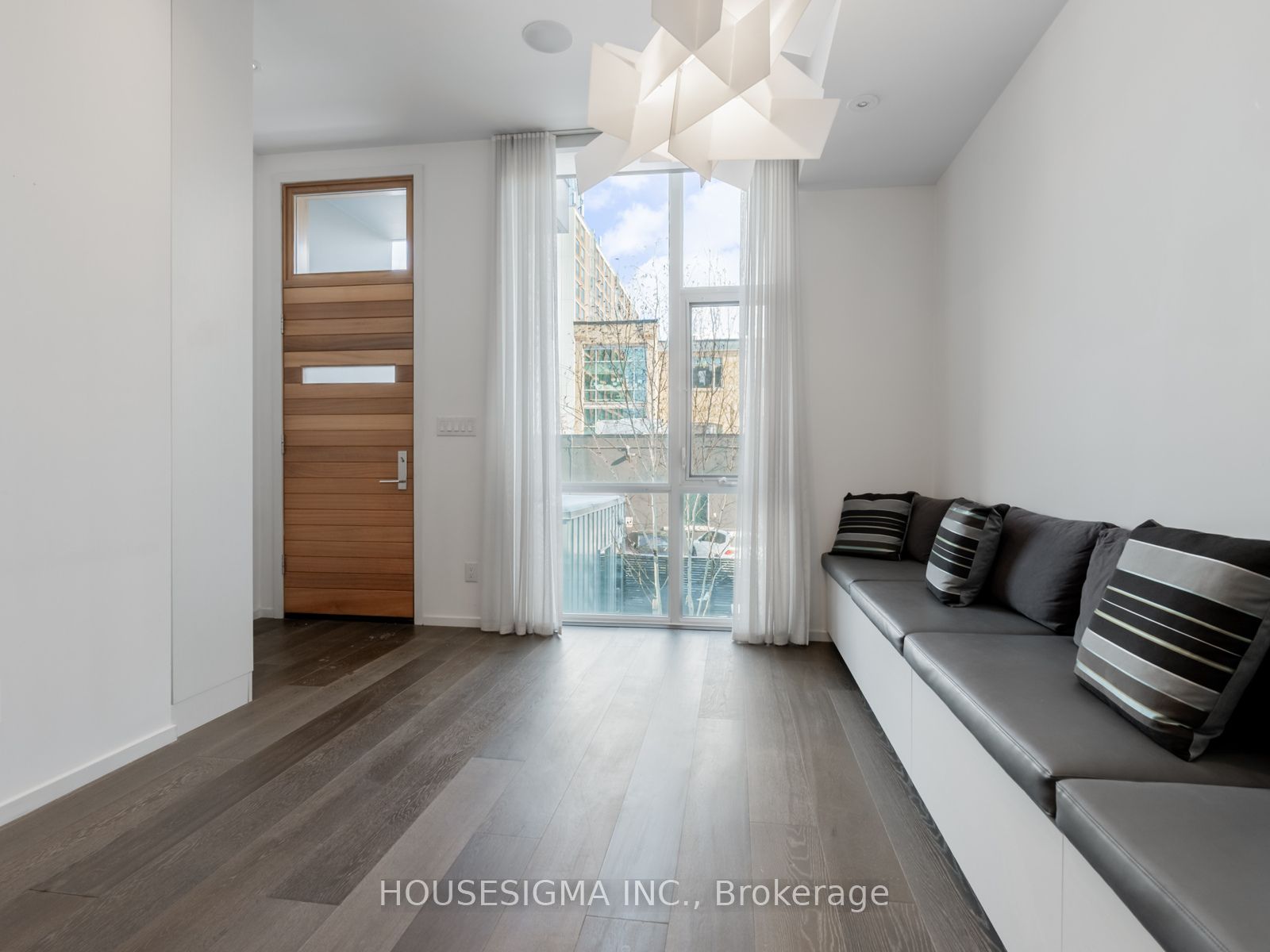 850 Richmond Street W 15