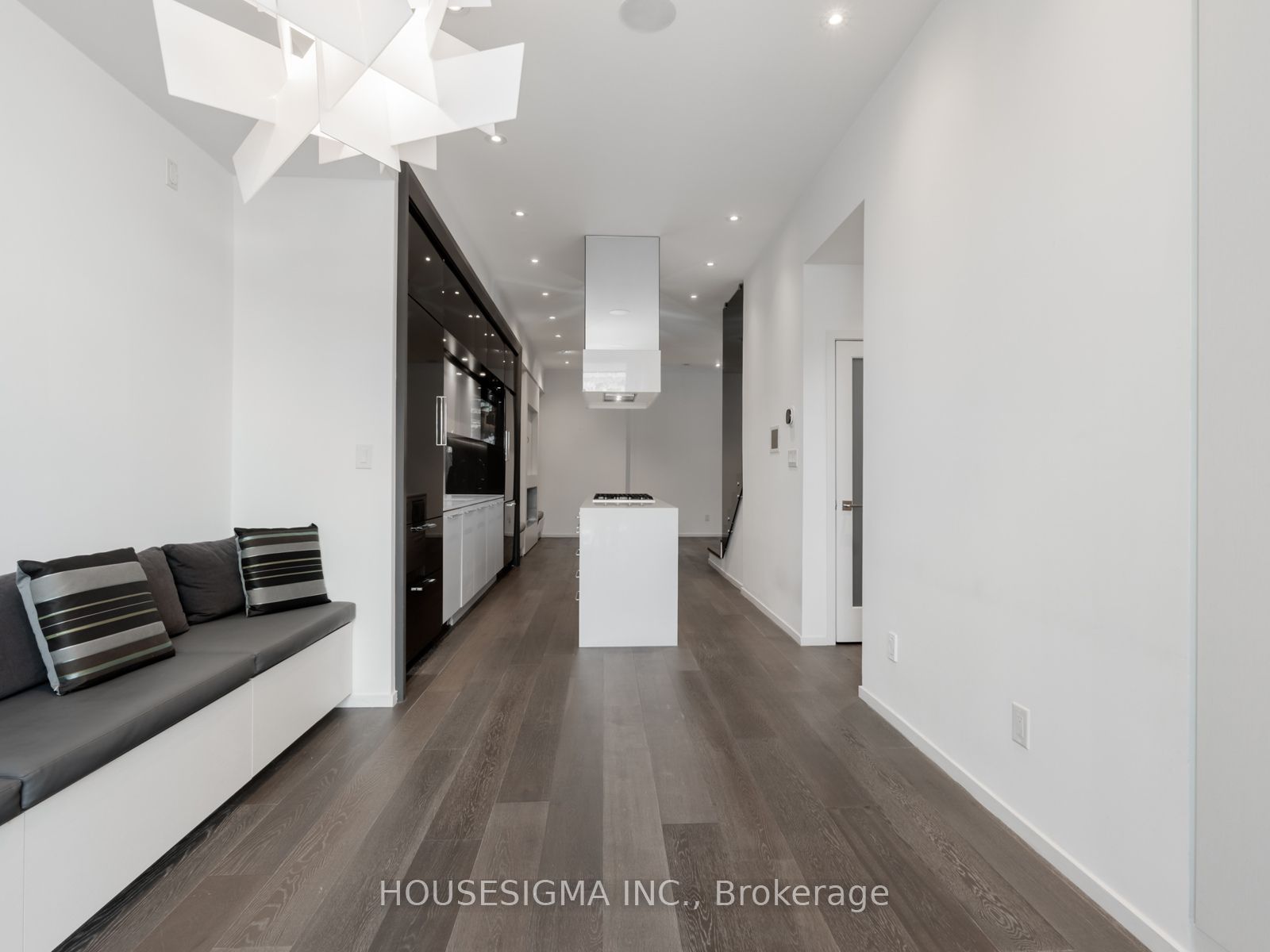 850 Richmond Street W 15