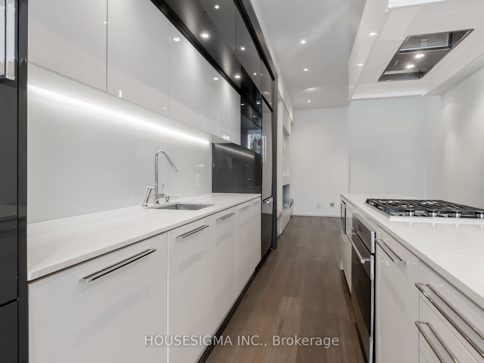 850 Richmond Street W 15