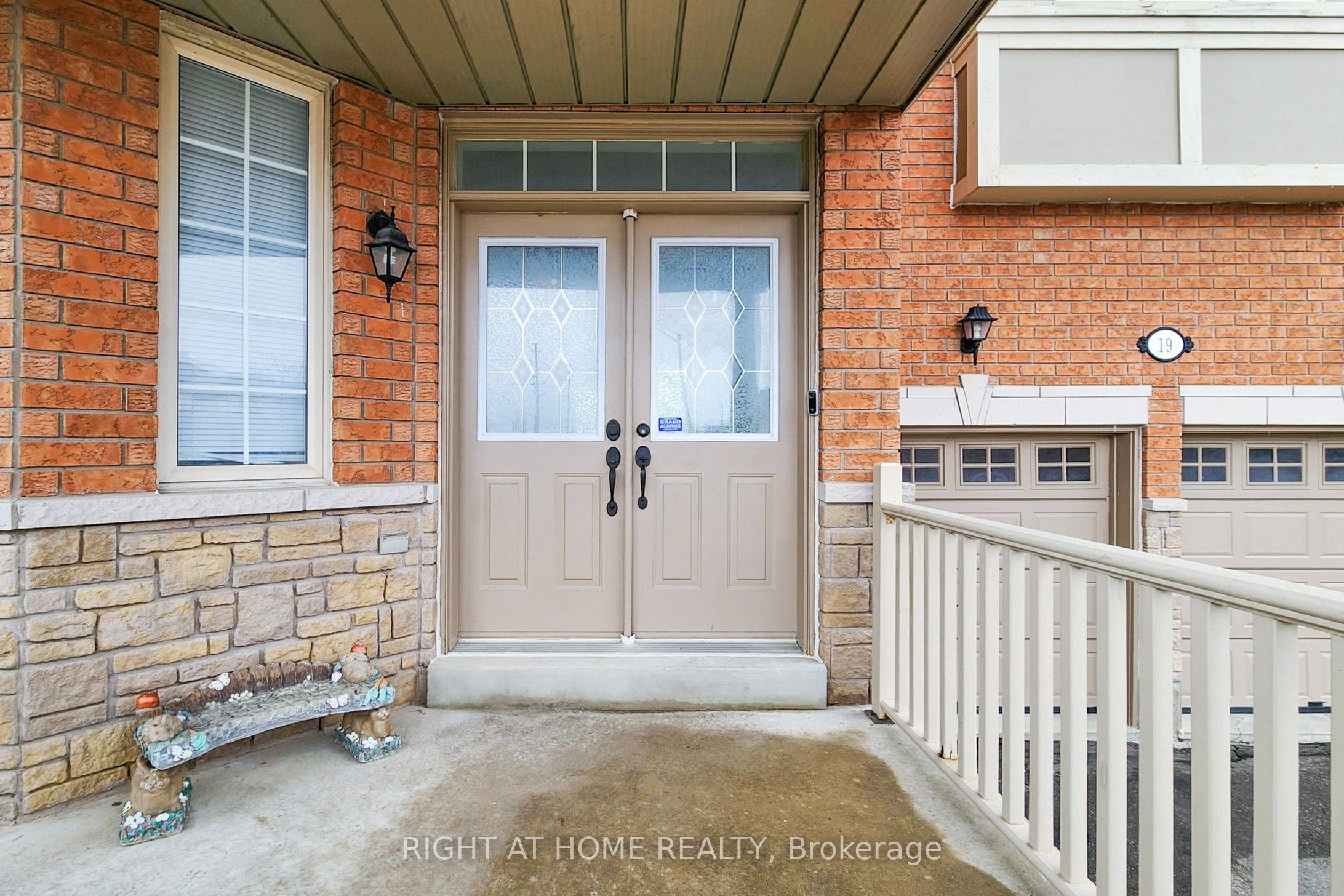 19 Robert Grundy Road