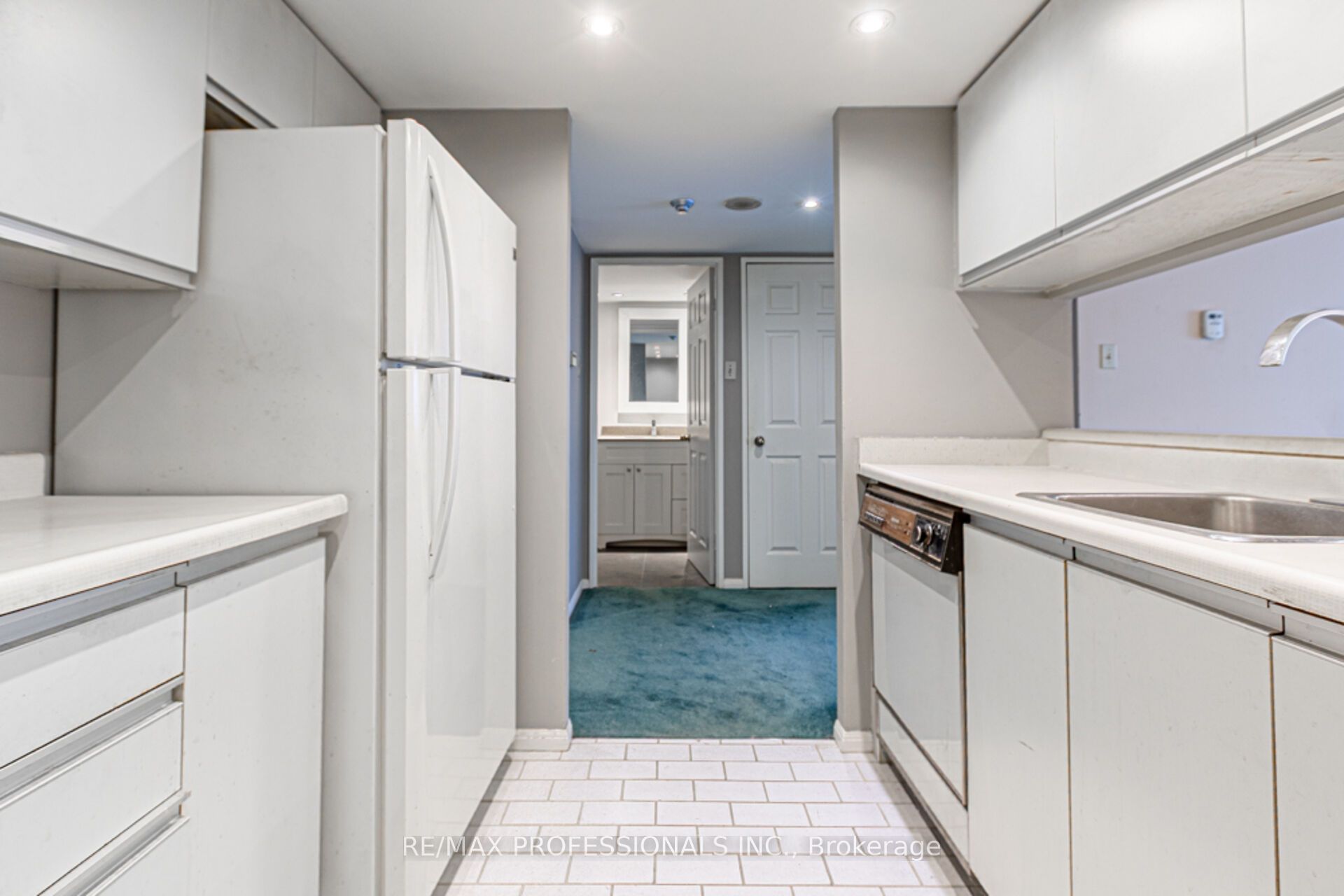 705 King Street W 405