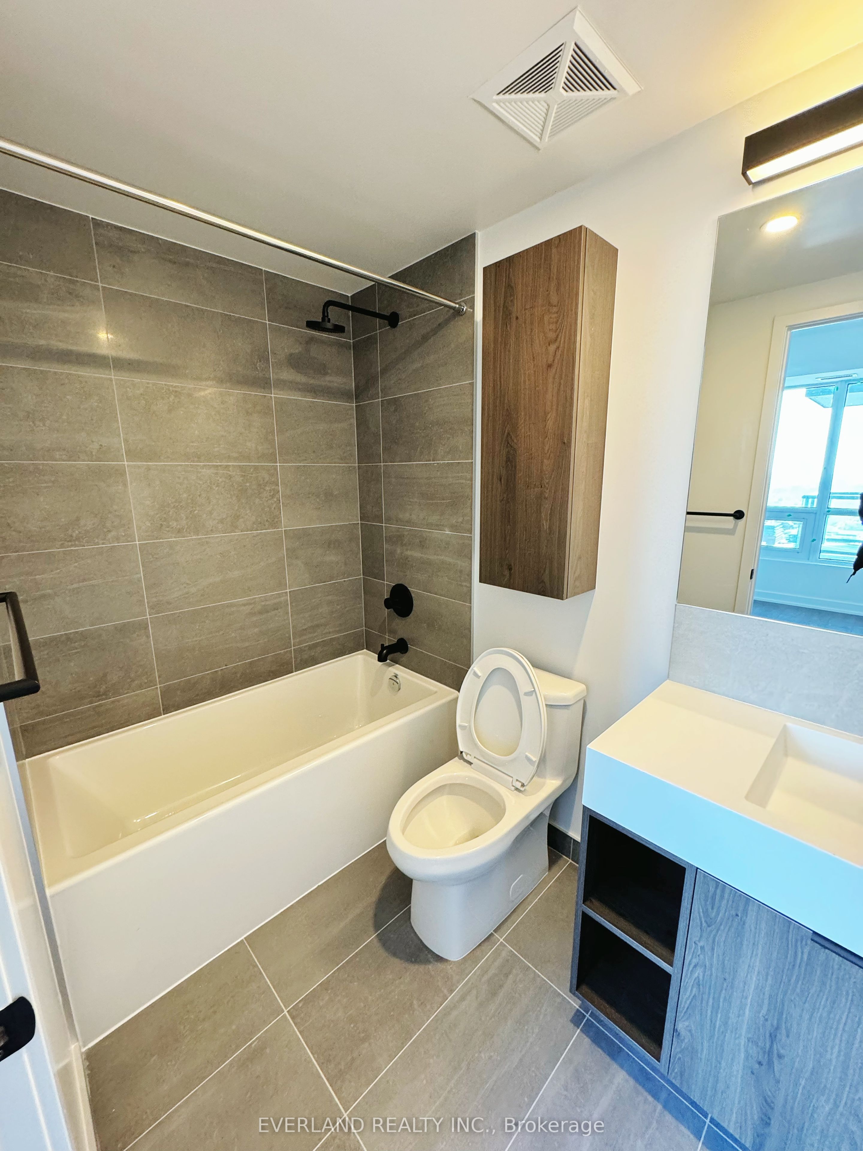 108 Peter Street 4211