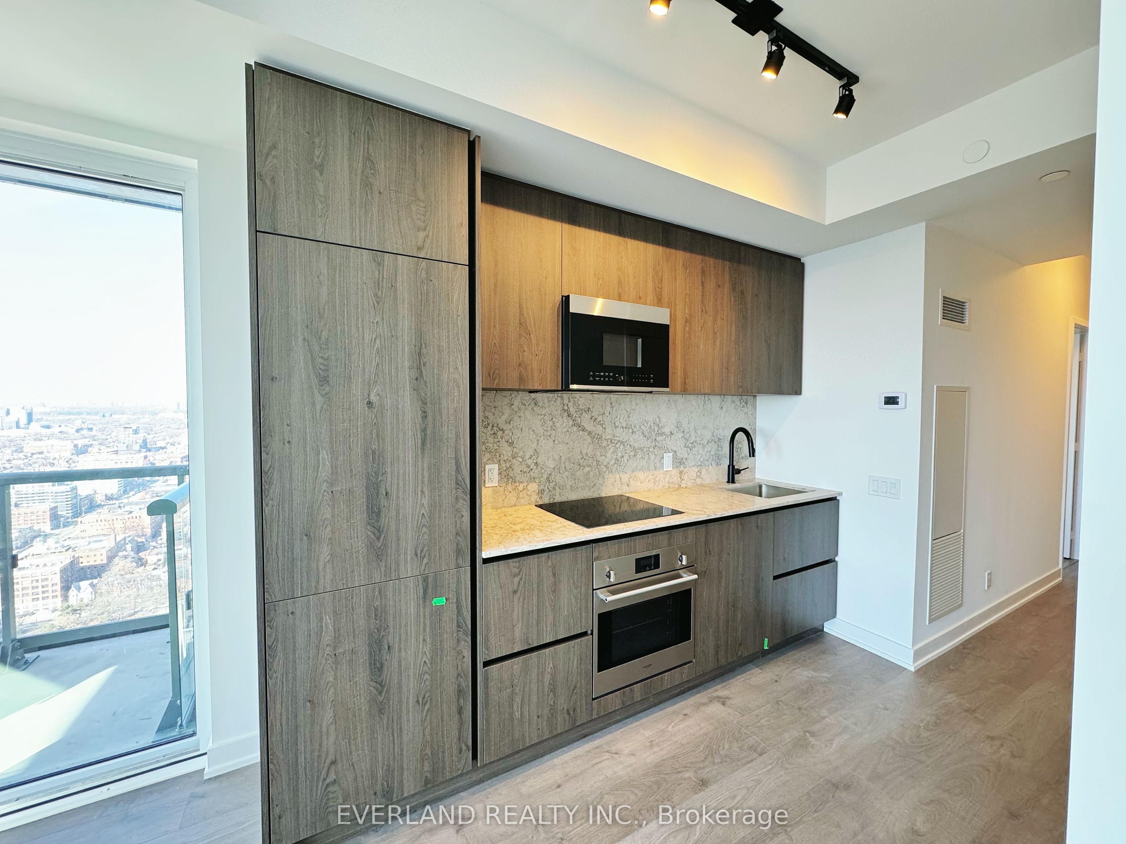108 Peter Street 4211