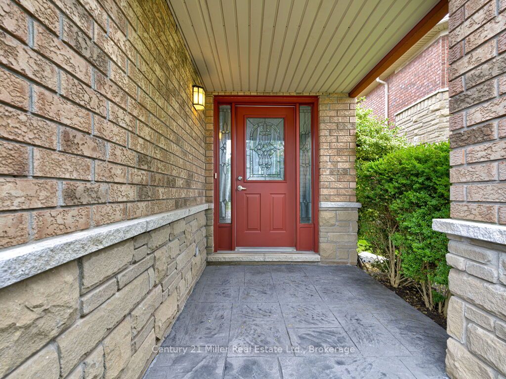 2088 Redstone Crescent