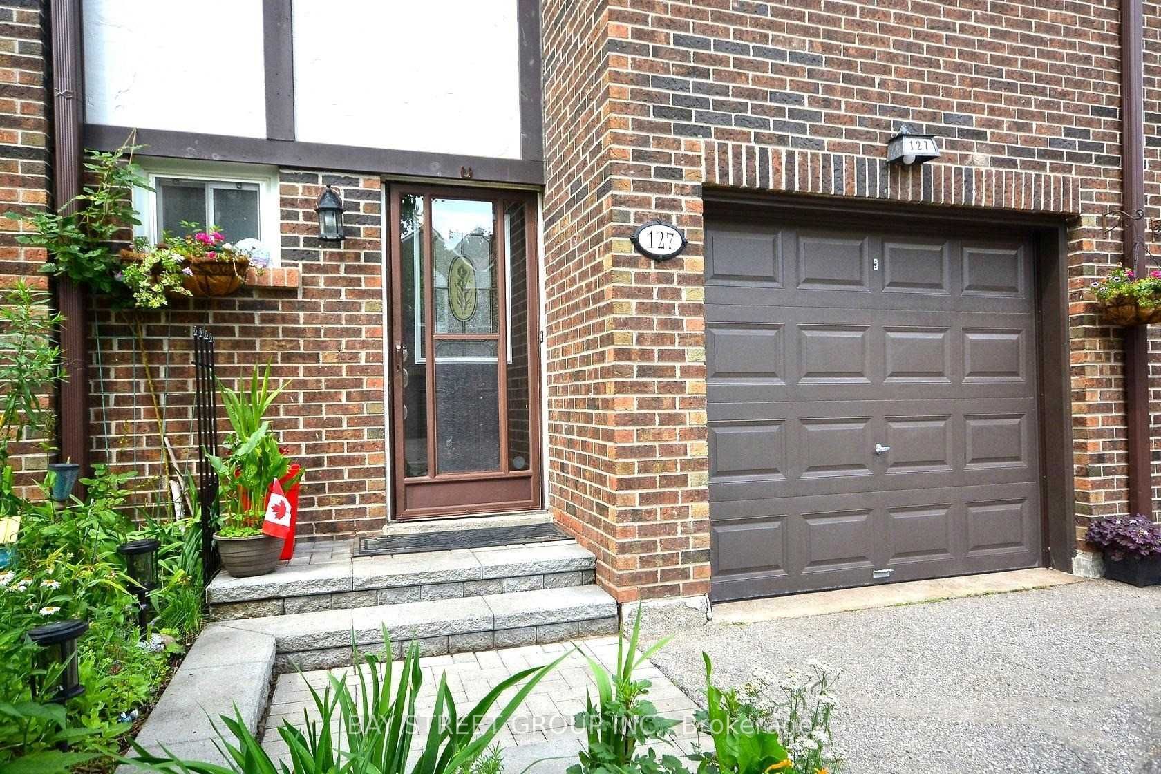 2120 Rathburn Road E 127