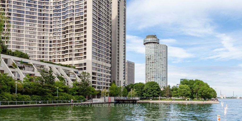 Photo of 33 HARBOUR Square #1004, Toronto, ON M5J 2G2 (MLS # C12936000)