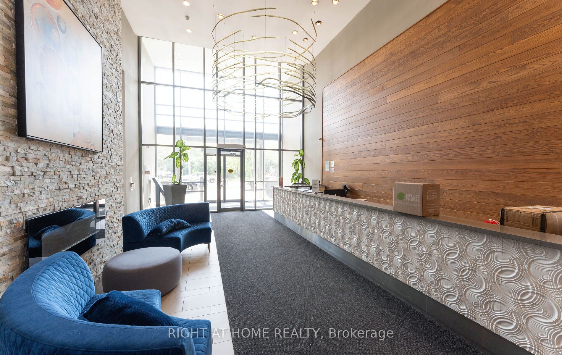2230 Lake Shore Boulevard W 803