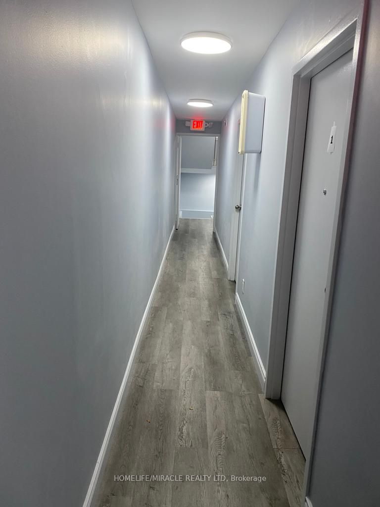 2401 Lakeshore Boulevard W 2