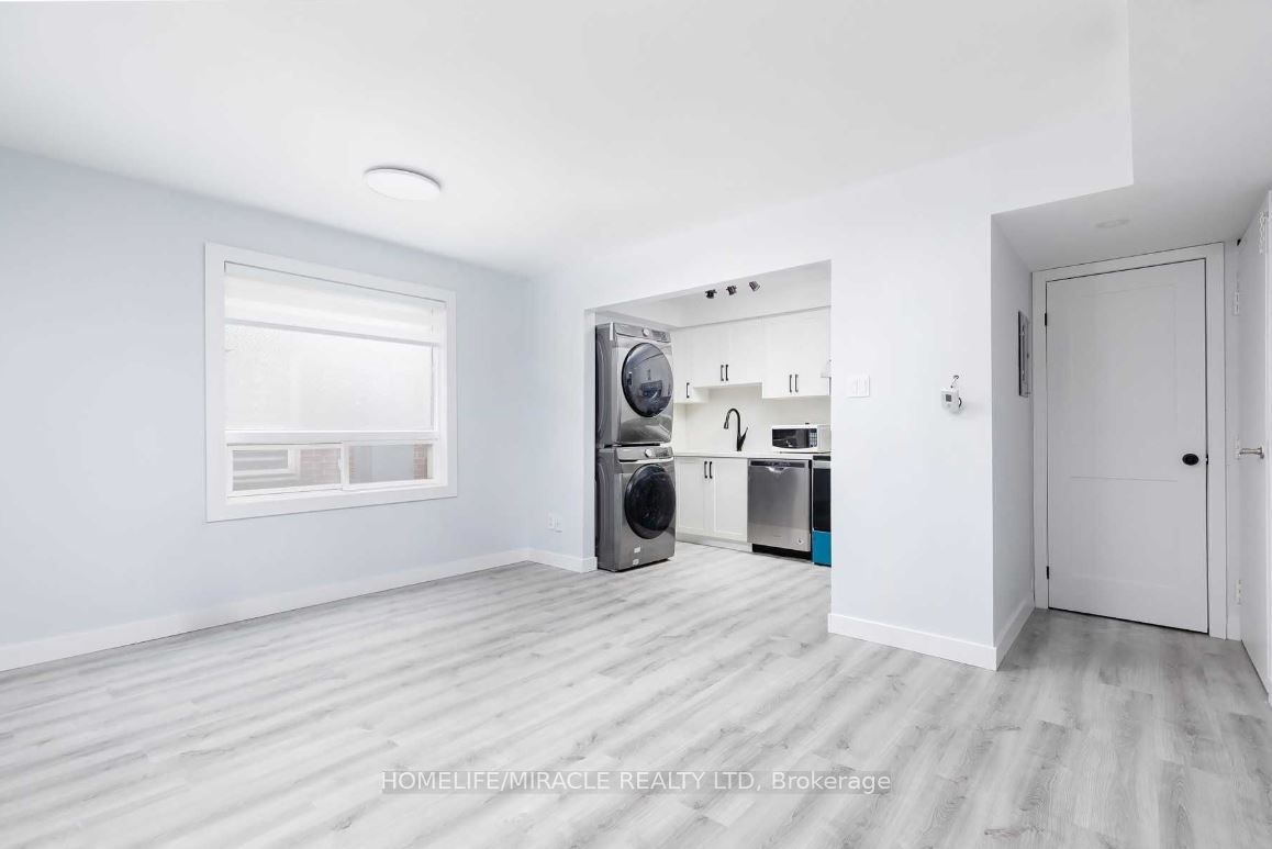 2401 Lakeshore Boulevard W 2