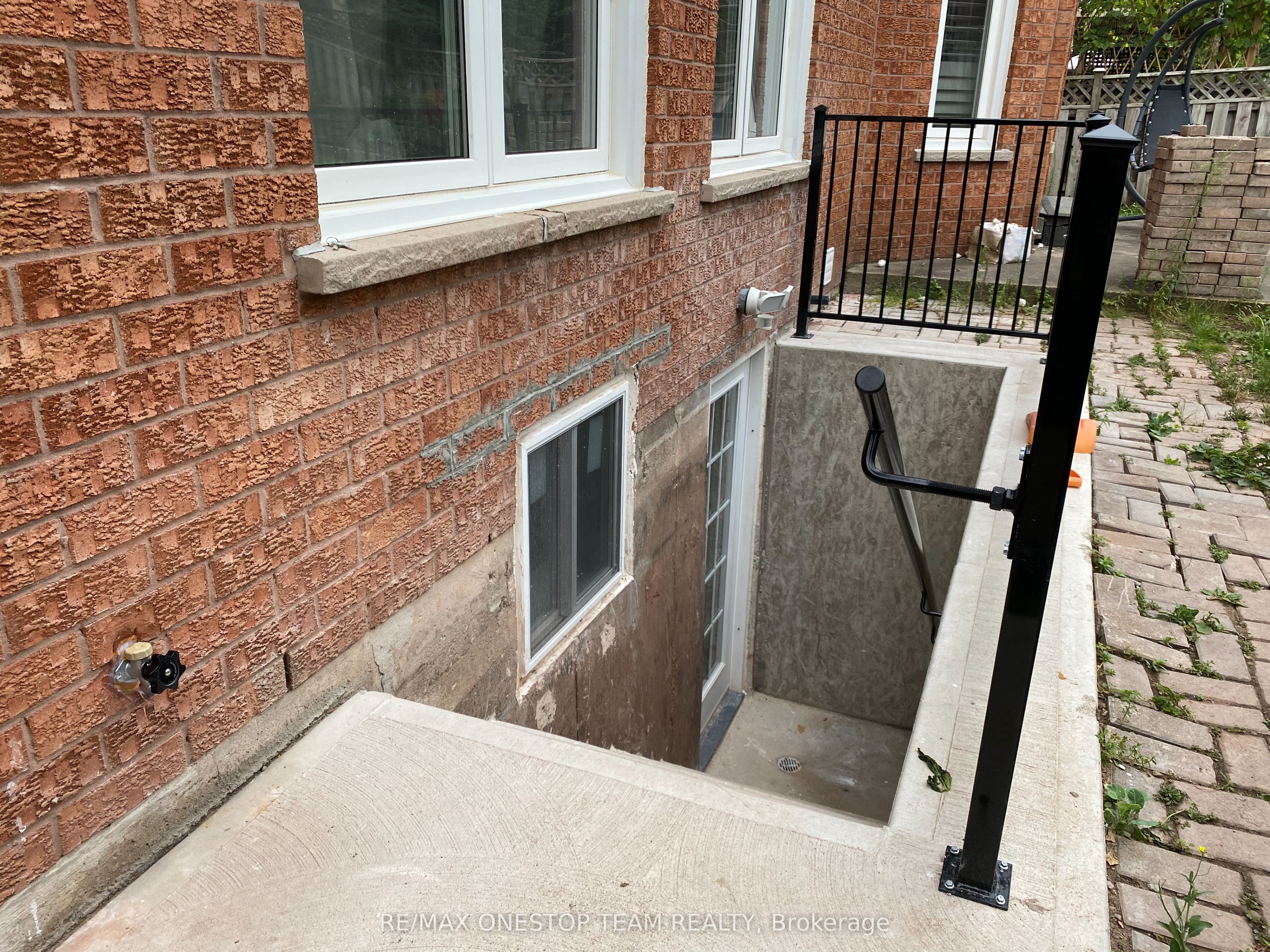 1410 Winterbourne Drive Lower