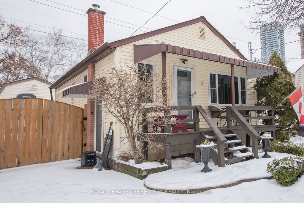 Photo of 5 Acorn Avenue, Toronto, ON M9B 3P7 (MLS # W12800808)