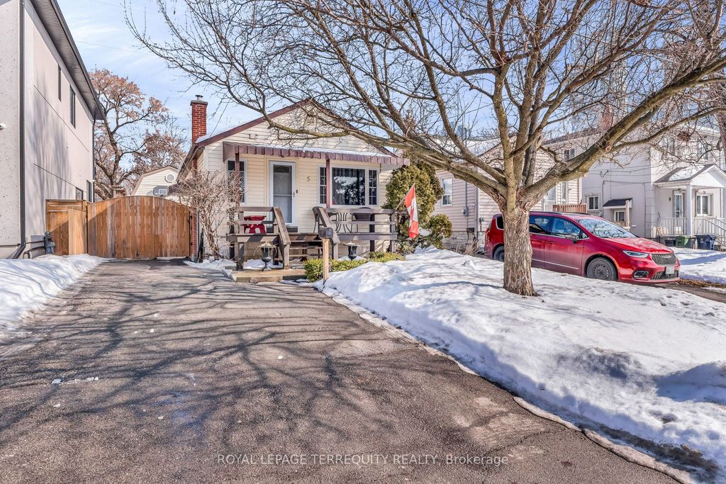Photo of 5 Acorn Avenue, Toronto, ON M9B 3P7 (MLS # W12800808)