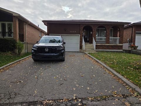 1622 Anworld Court Mississauga ON L4W 2V9