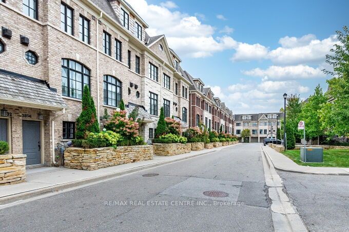 2034 Queensborough Gate