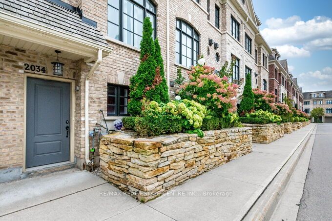 2034 Queensborough Gate