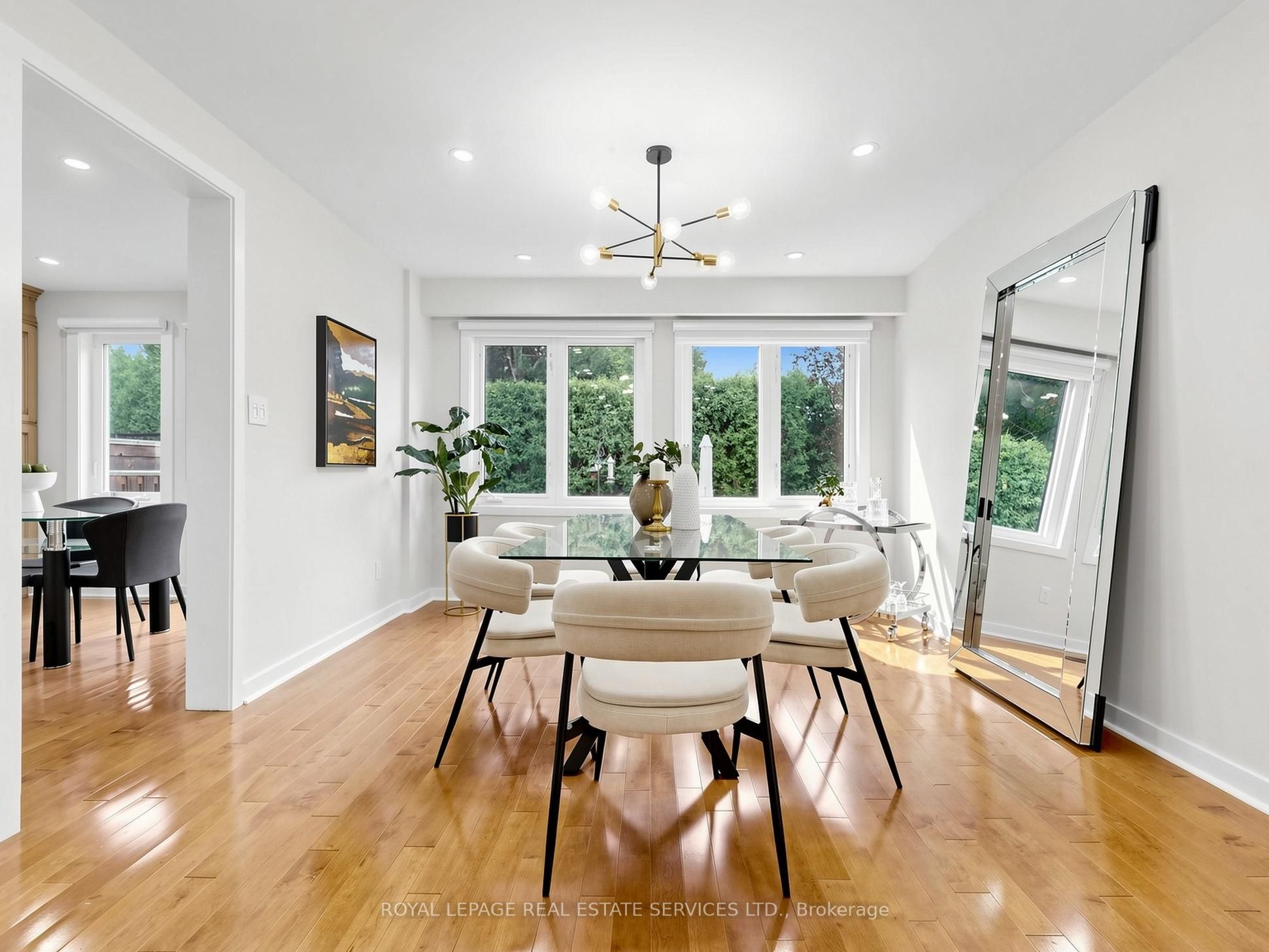 21 GLENMANOR Way