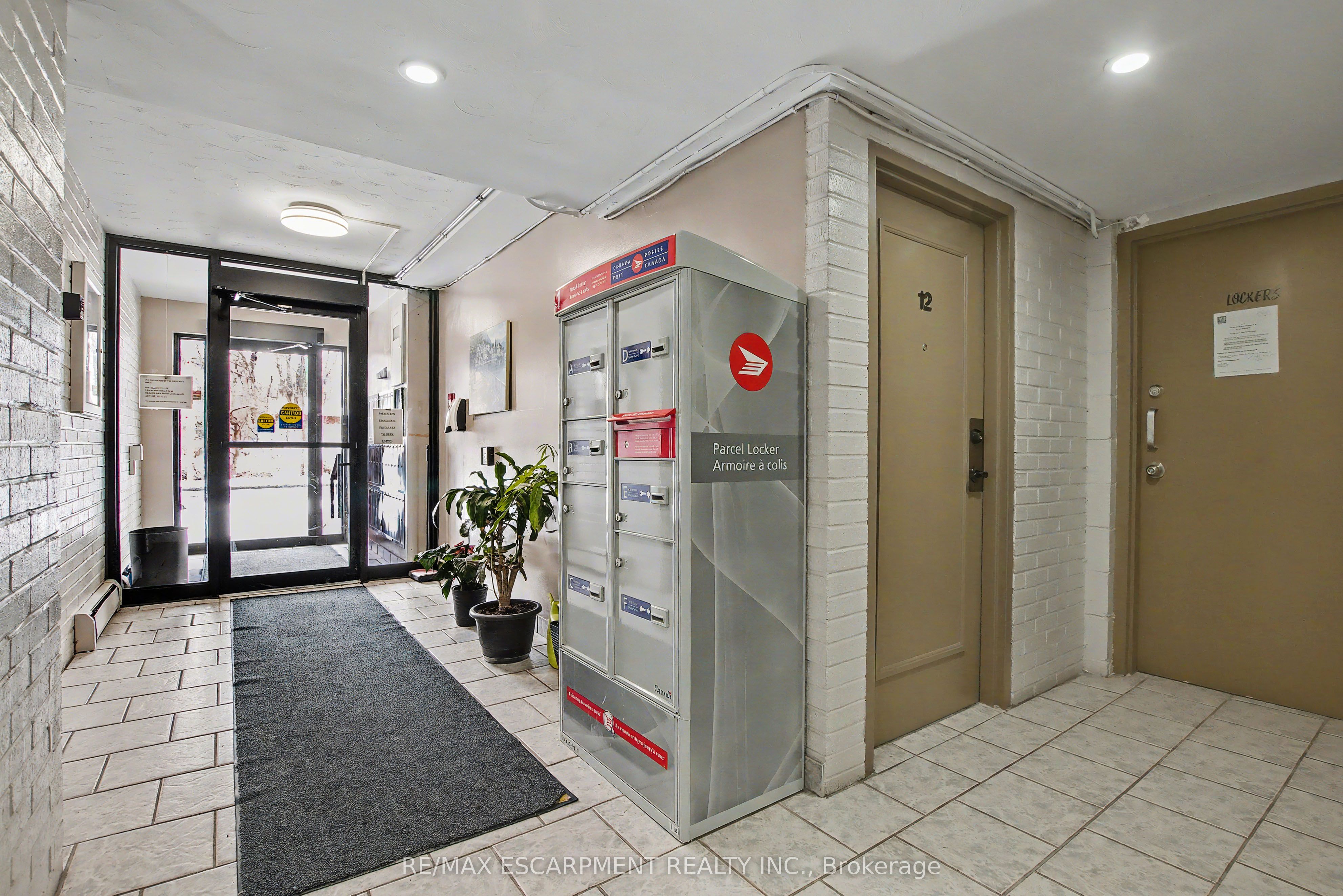 2373 King Street E 36