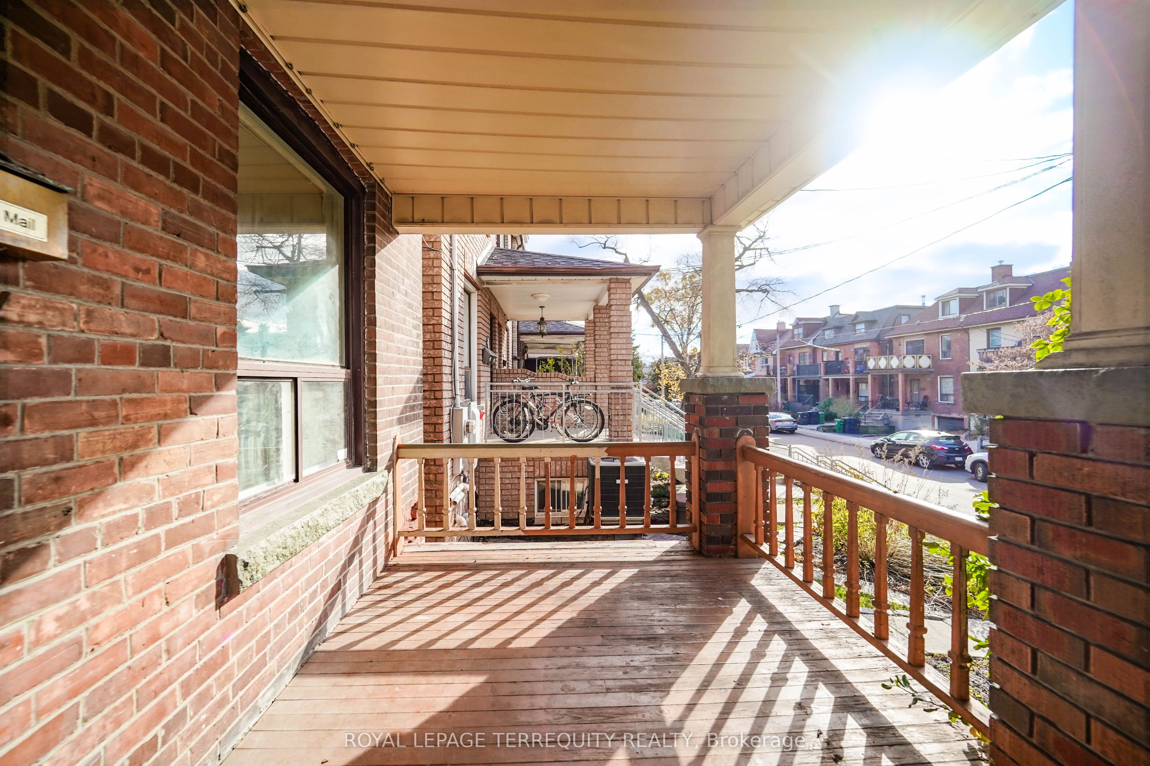 243 Montrose Avenue Upper