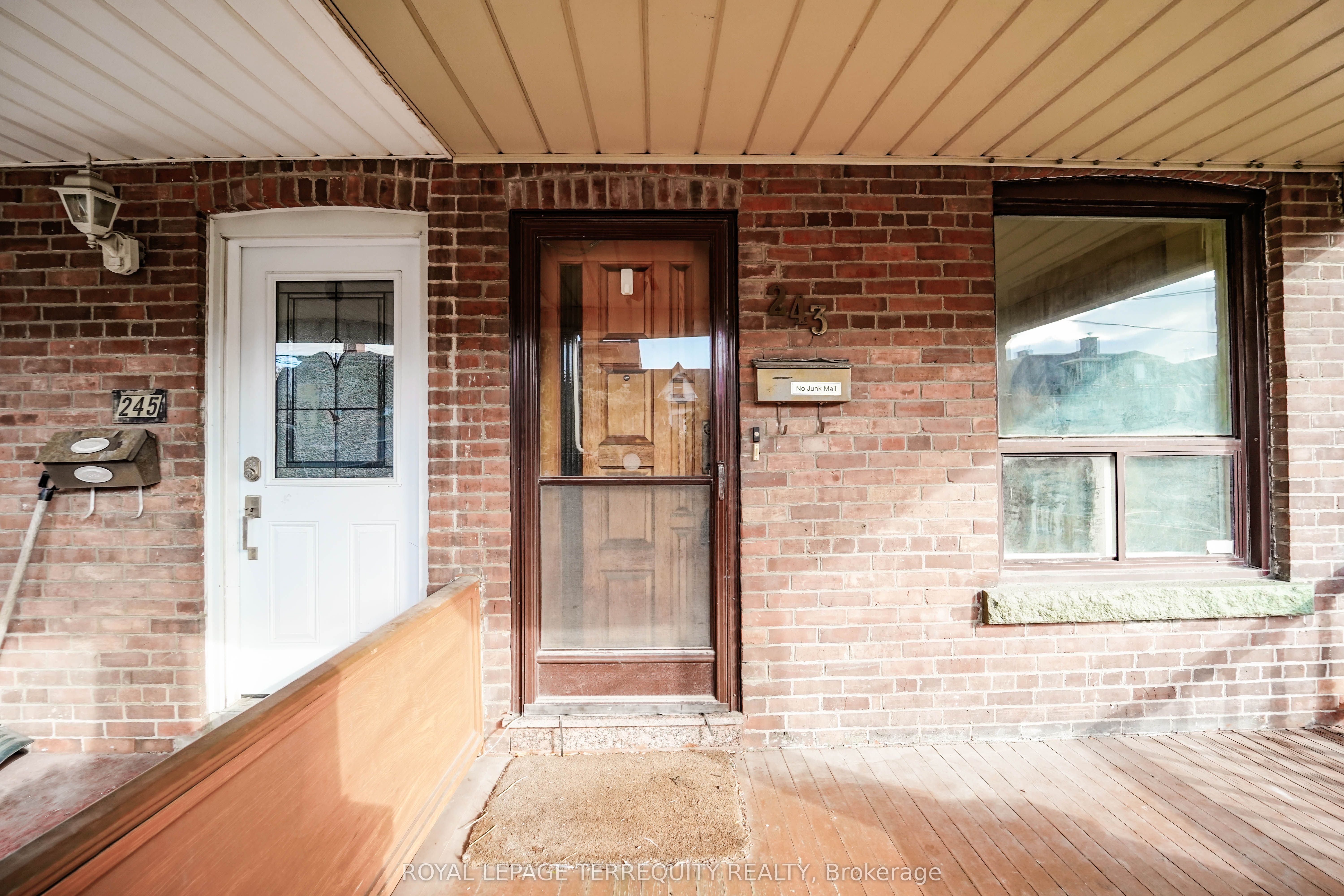 243 Montrose Avenue Upper