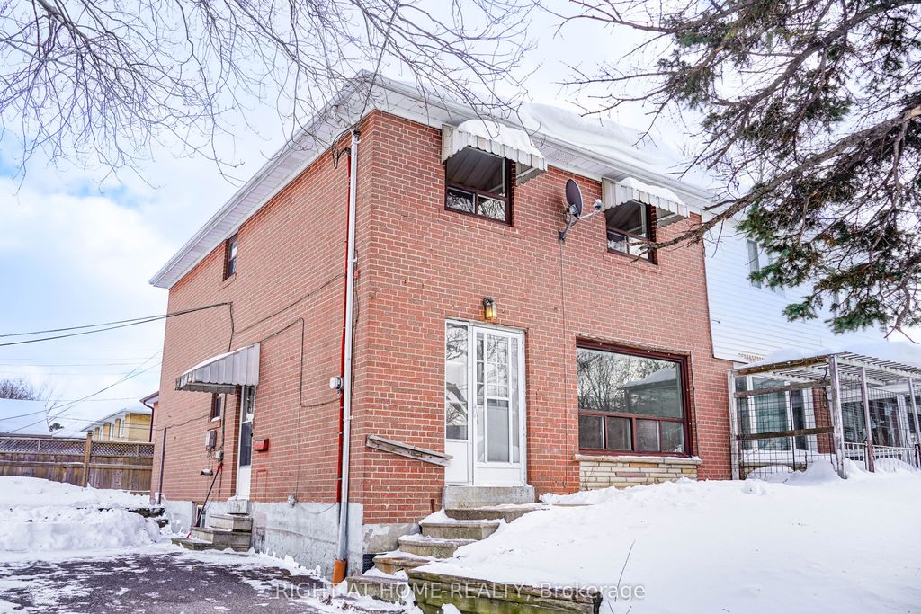 Photo of 4 Pender Crescent, Toronto, ON M1T 2M7 (MLS # E12825406)