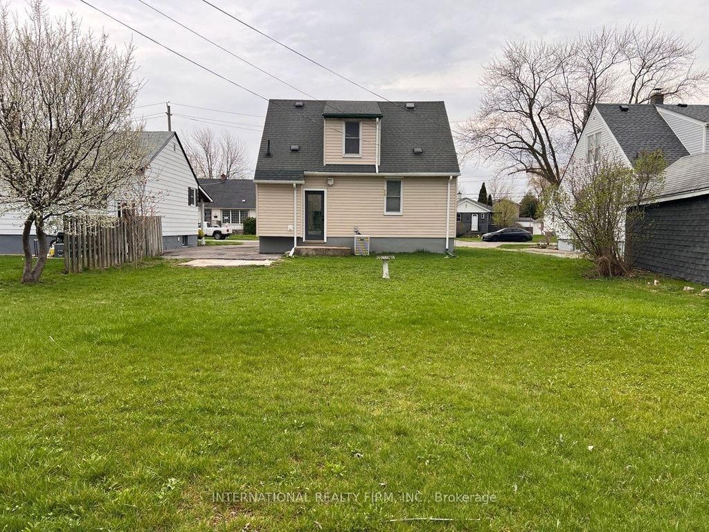 Photo of 9 Admiral Road, St. Catharines, ON L2P 1G4 (MLS # X13015218)