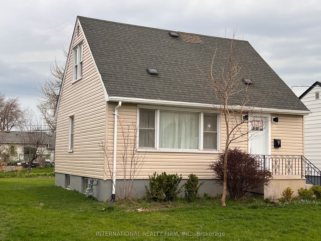 Photo of 9 Admiral Road, St. Catharines, ON L2P 1G4 (MLS # X13015218)