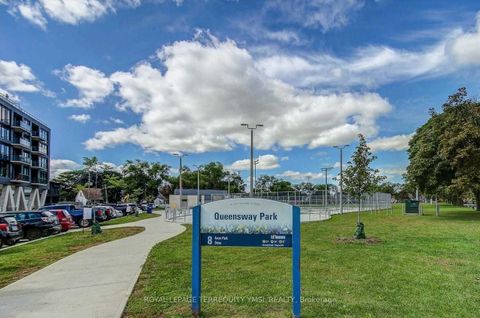 7 Smith Crescent 816 Toronto ON M8Z 0G3