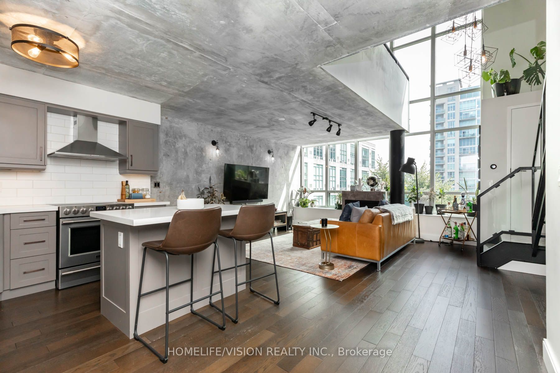 250 Manitoba Street 704