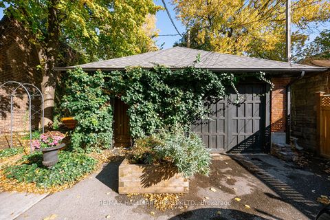 321 Palmerston Boulevard Coach House Toronto ON M6G 2N5