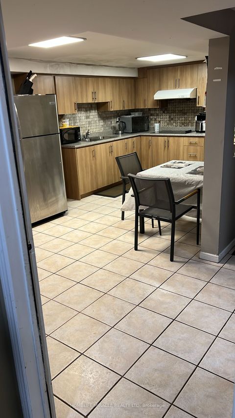 100 TORRANCE WOODS N/A Room Only Brampton ON L6Y 4L7