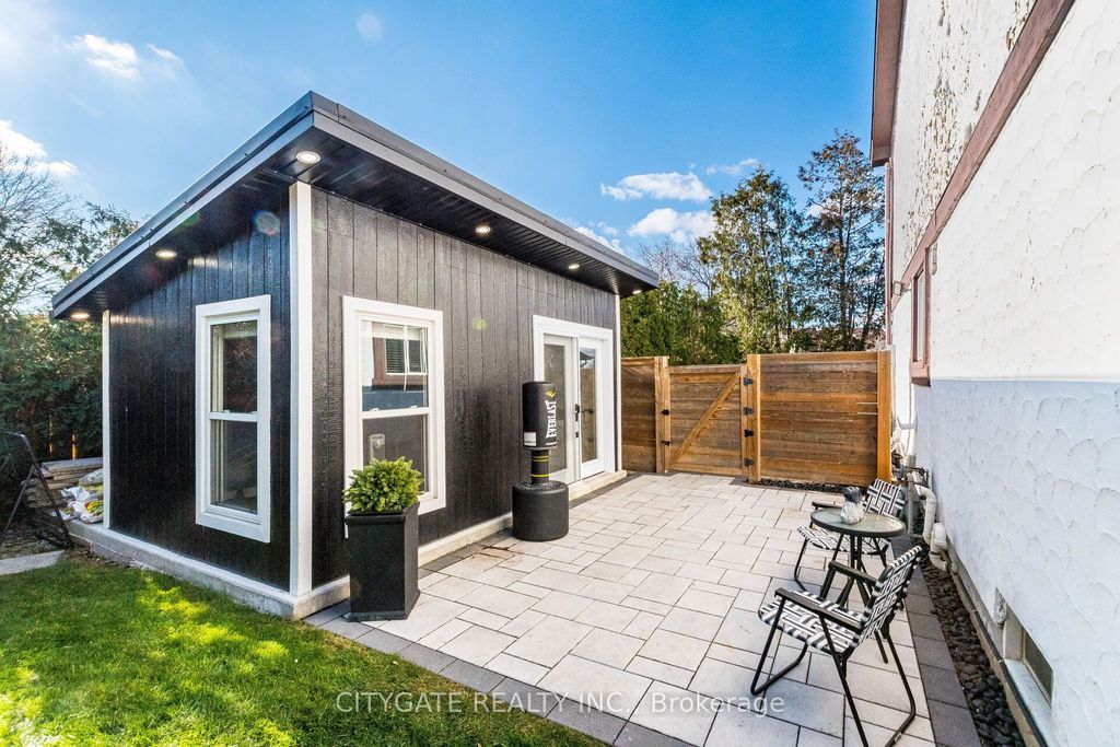 Photo of 6945 pamplone Mews S, Mississauga, ON L5N 1S5 (MLS # W12563868)