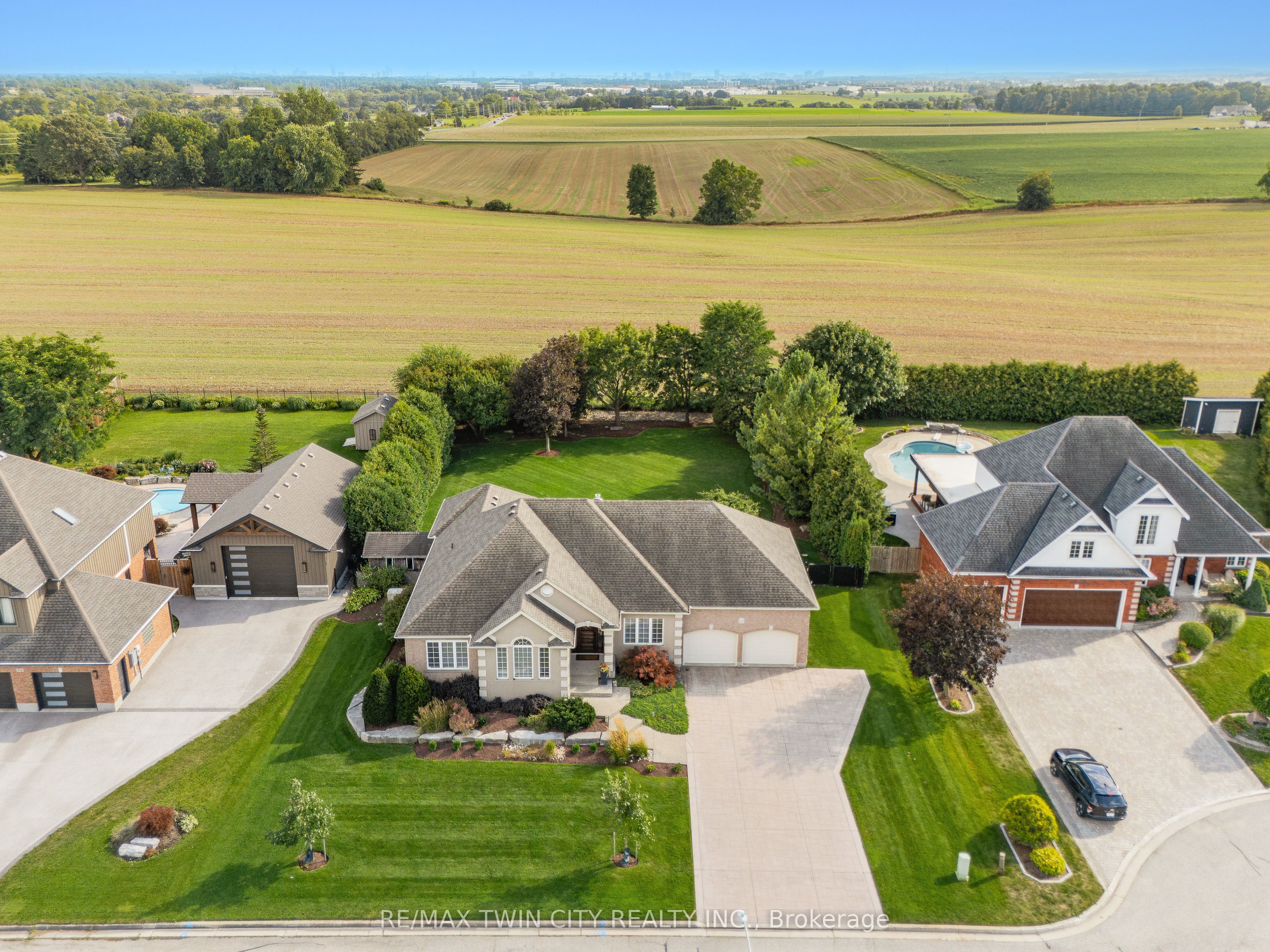 26 Weberlyn Crescent