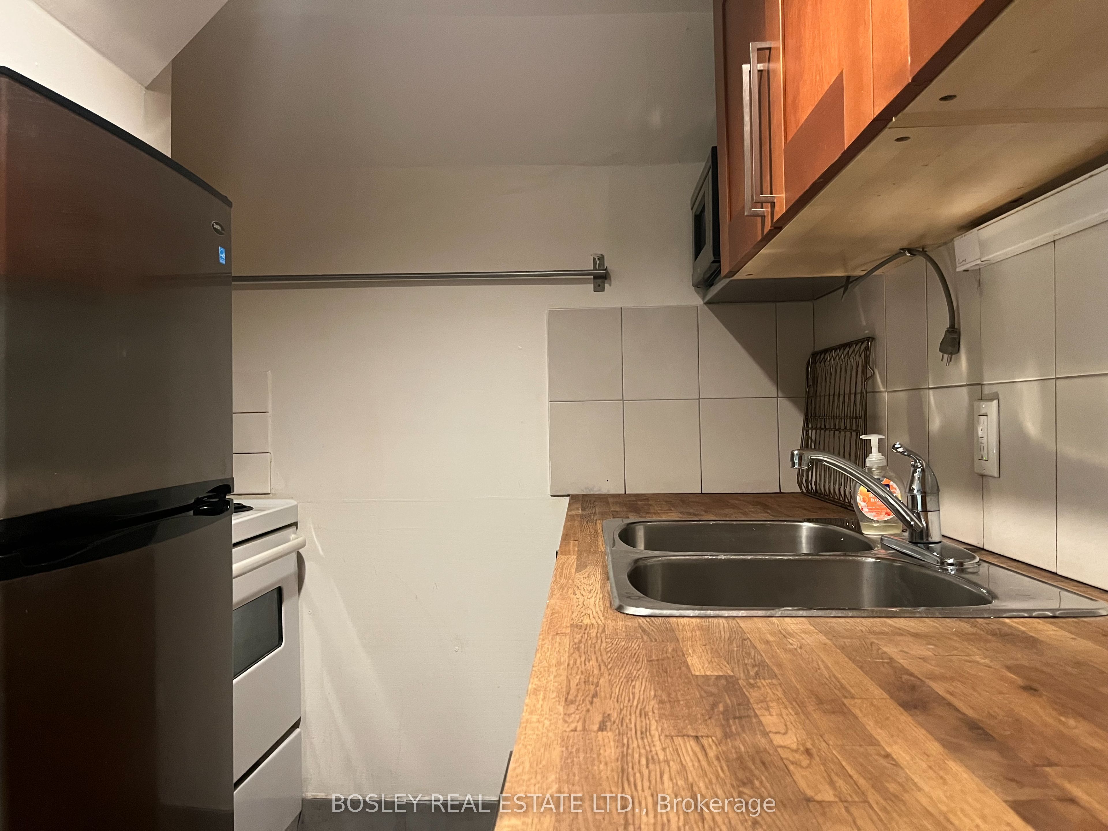 383 Lansdowne Avenue Bsmt