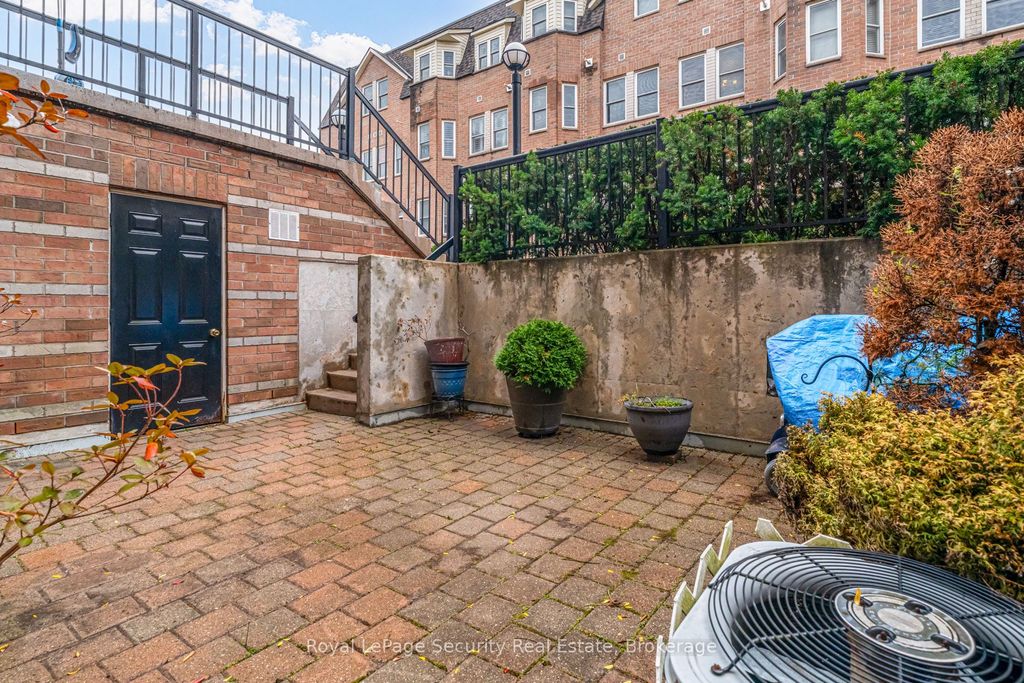 Photo of 760 Lawrence Avenue W #137, Toronto, ON M6A 3E7 (MLS # W12520846)