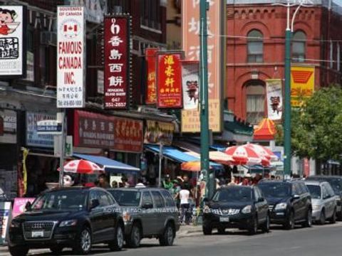 4 Glen Baillie Place Toronto ON M5T 1J5