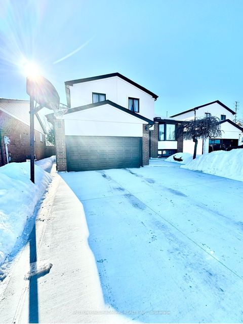 271 Weldrick Road Richmond Hill ON L4C 5P2