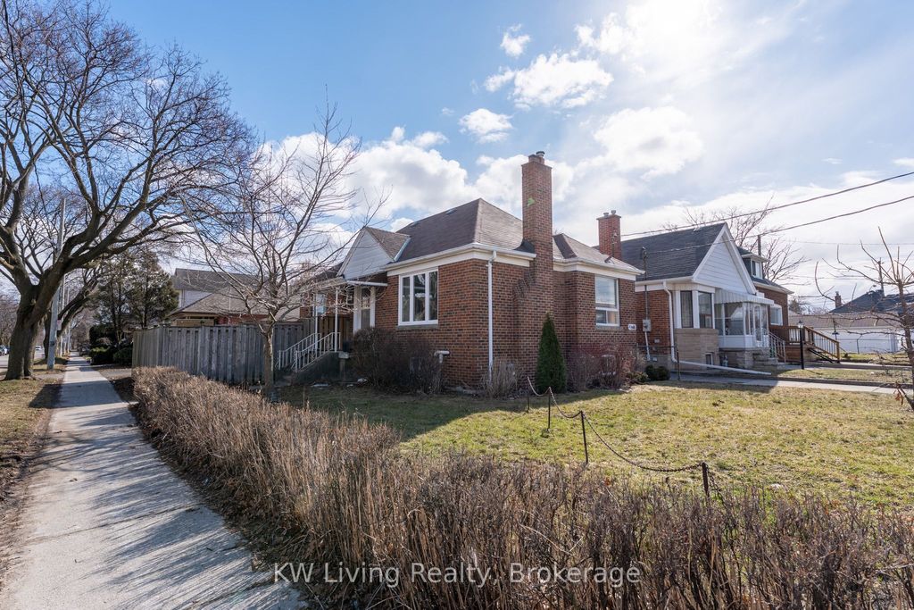 Photo of 5 Plains Road, Toronto, ON M4J 2P7 (MLS # E12926270)