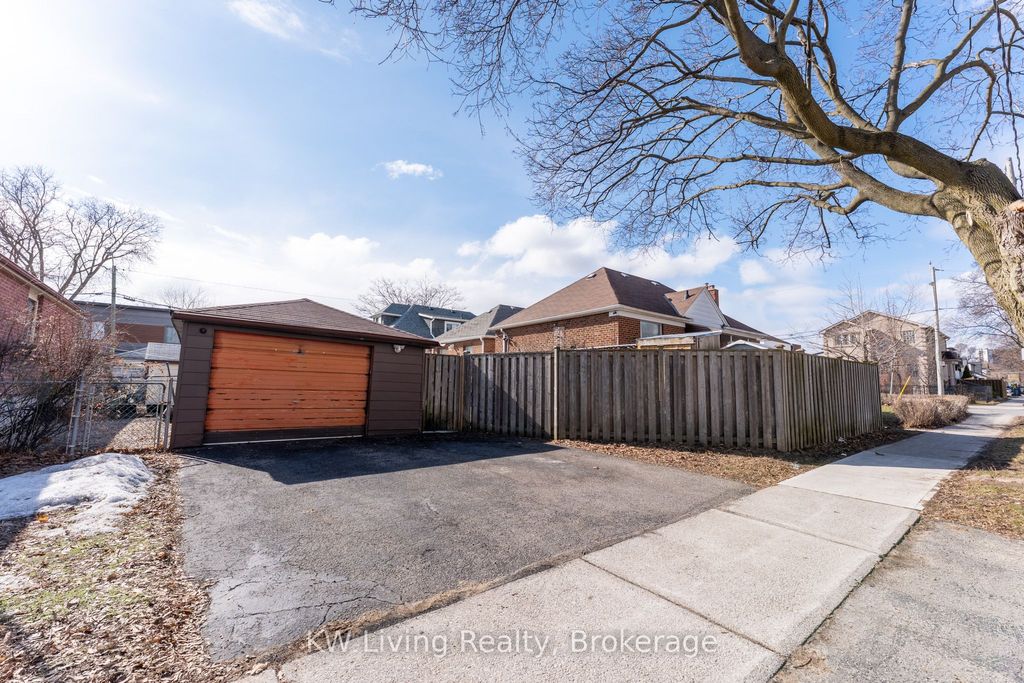 Photo of 5 Plains Road, Toronto, ON M4J 2P7 (MLS # E12926270)