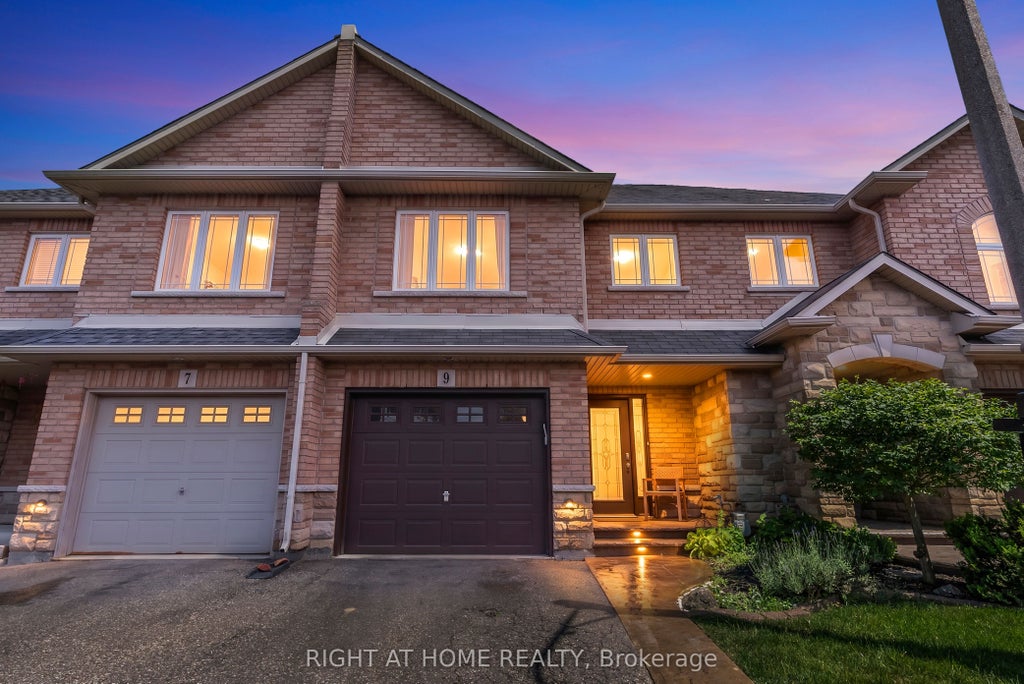 Photo of 9 Periwinkle Drive, Hamilton, ON L0R 1P0 (MLS # X13453992)