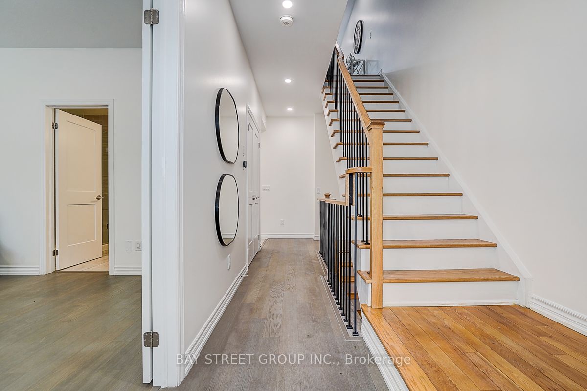 74 Village Parkway N