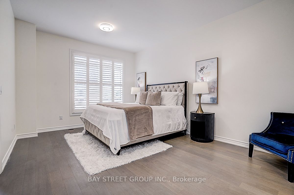 74 Village Parkway N