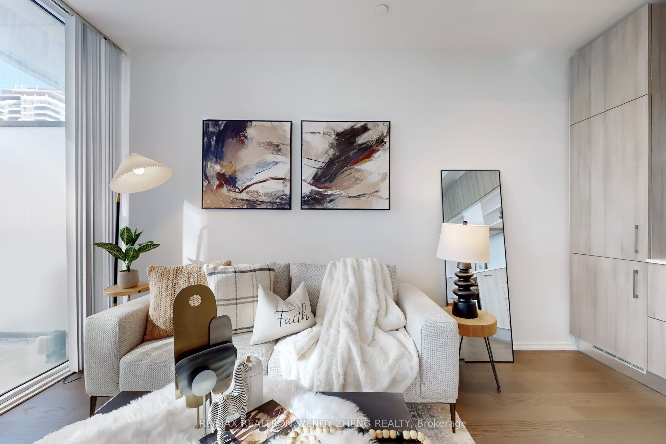 8 Hillsdale Avenue E 1133