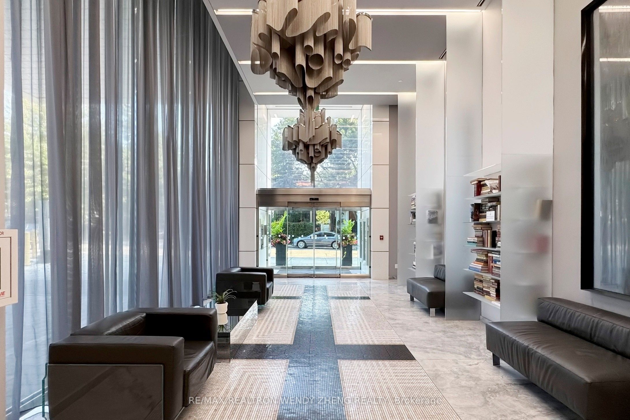 8 Hillsdale Avenue E 1133