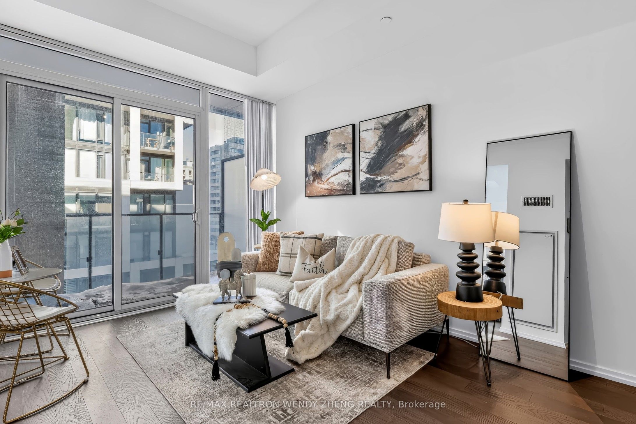 8 Hillsdale Avenue E 1133